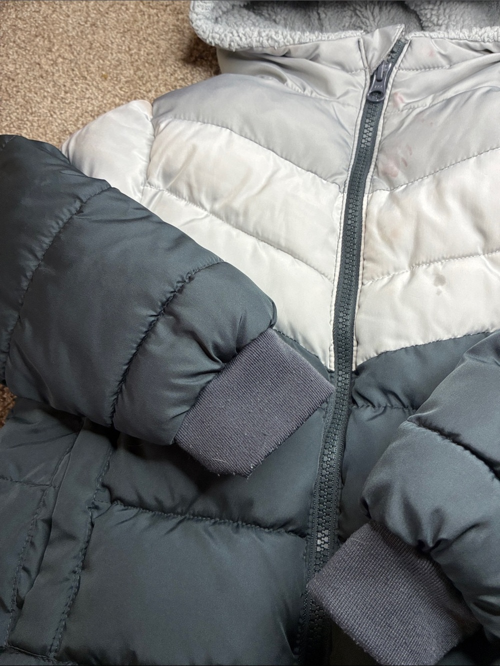 Swiss Tech Kids Hooded Puffer Jacket in Light Gray and Charcoal Size 3T - Picture 4 of 14